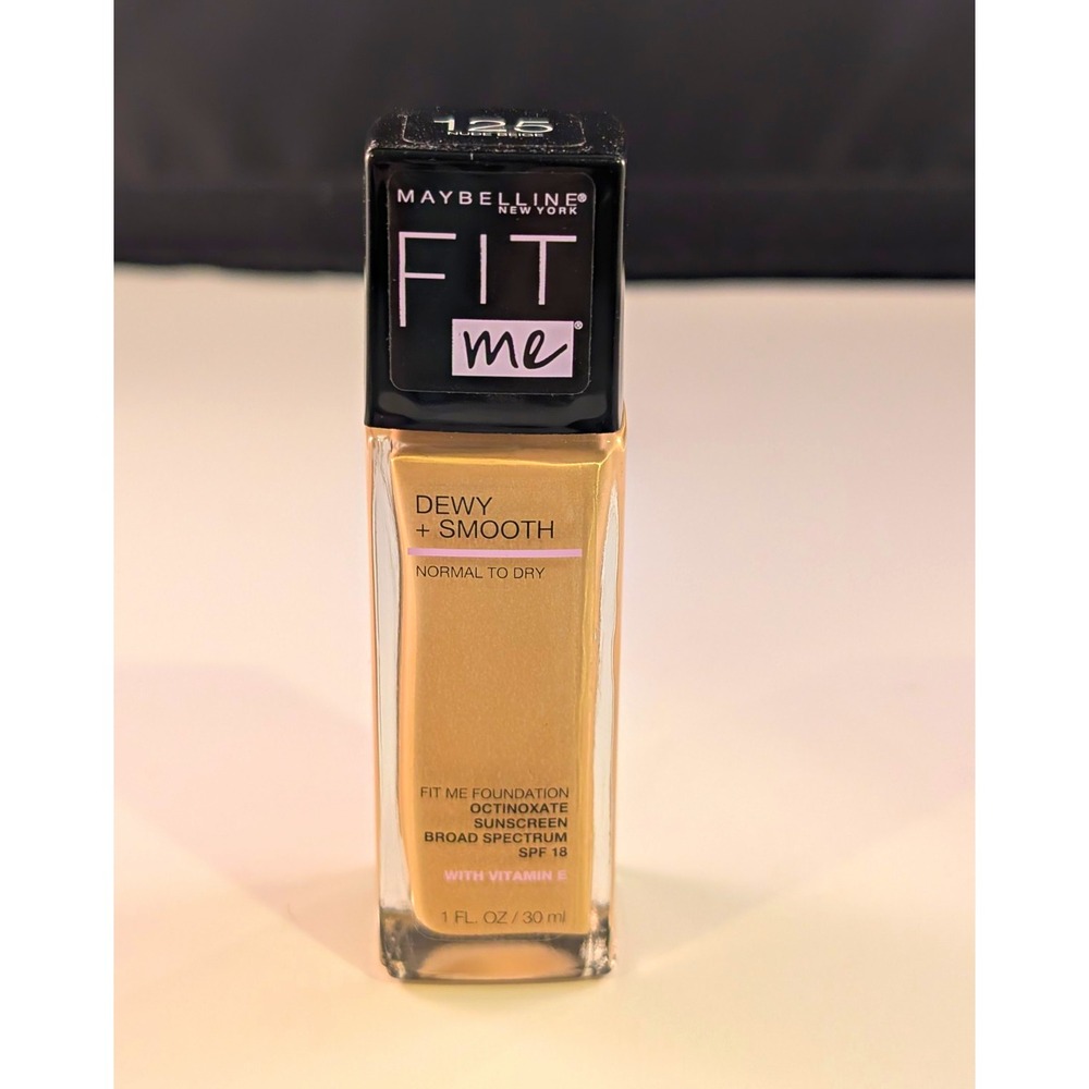 Maybelline New York Fit Me Dewy + Smooth Foundation SPF 18 125 Nude Beige glass